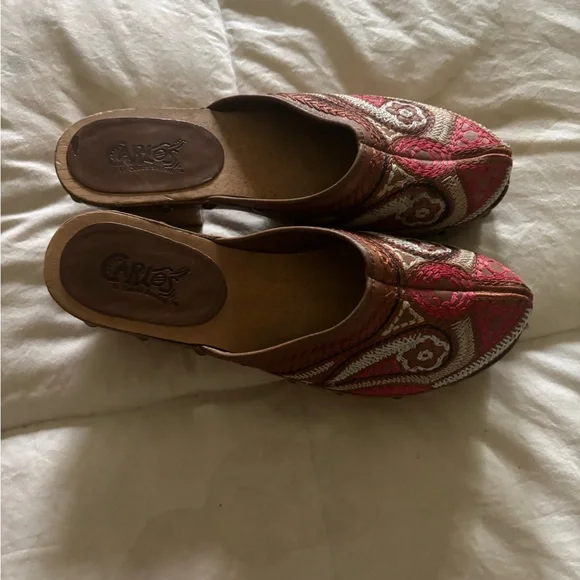 Carlos by Carlos Santana Red and Brown Embroidered Mules - Picture 3 of 4